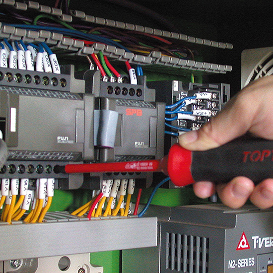Šroubovák elektrikářský Plochý 8